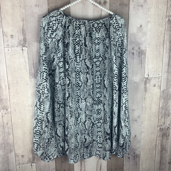 NWT NYDJ Peasant Blouse in Grey Victorian Python size 1X - Picture 9 of 12